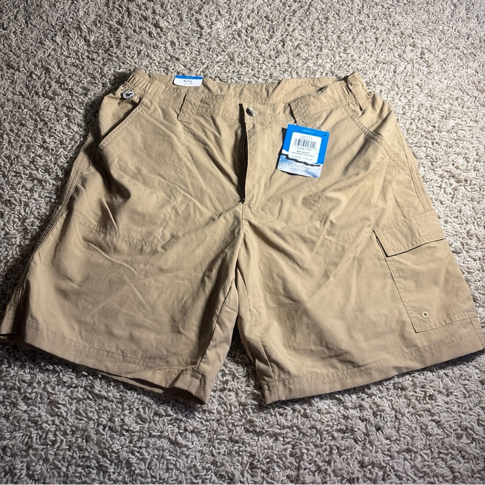 Columbia Men's Khaki Cargo Shorts